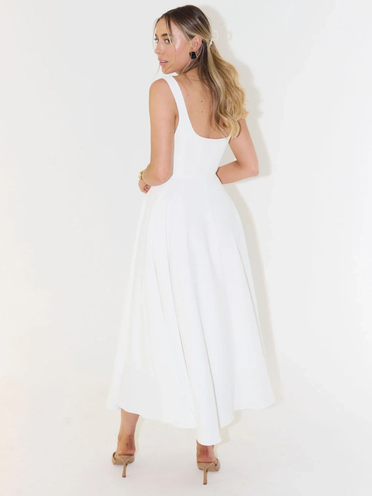Kamelia - Elegancka Sukienka Bez Rękawów